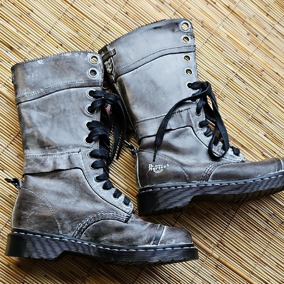 Dr. Martens Triumph 914 Floral Women's Distressed Gray Combat Boots - Picture 5 of 8